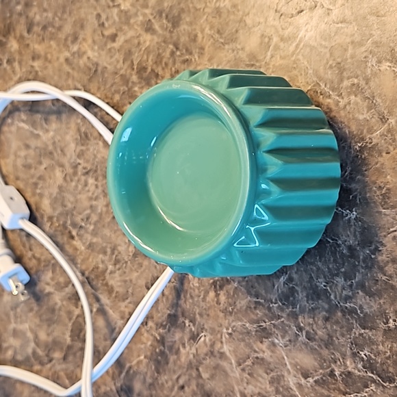 Scentsy Venetian Green Retired Warmer - Picture 3 of 4